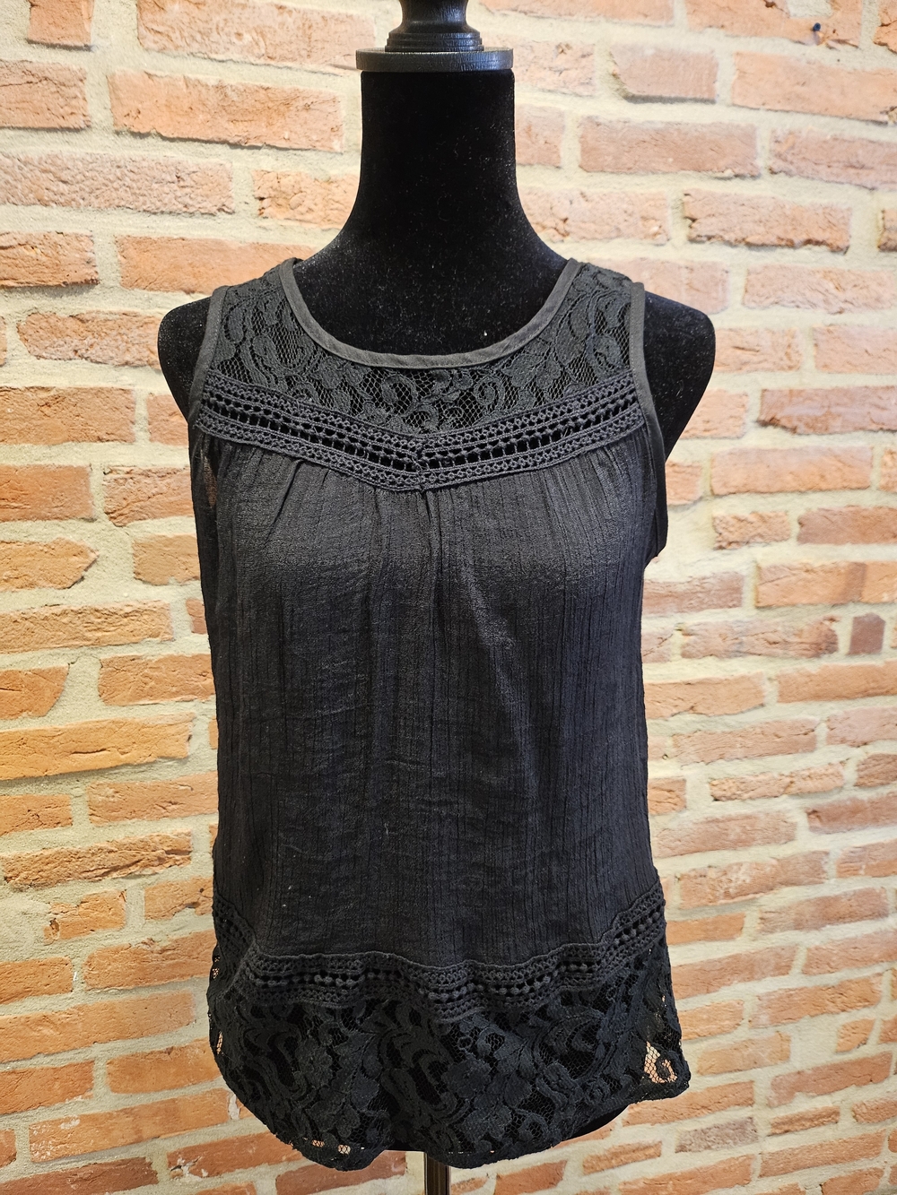 Black Lace-Trim Sleeveless Women's Top